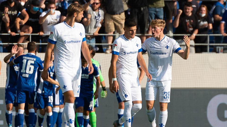 Audio: Darmstadt 98 verliert in Karlsruhe | hessenschau.de ...