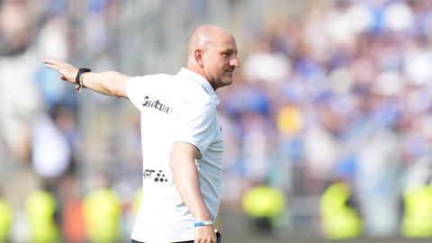 Lilien-Trainer Torsten Lieberknecht bittet zum Trainingsauftakt