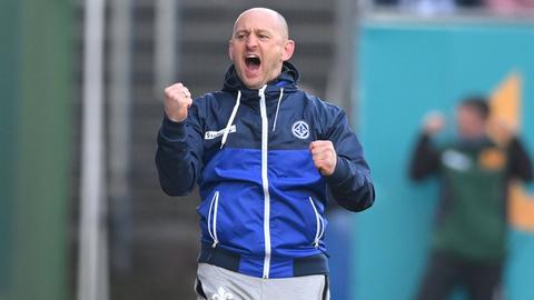 Lilien-Trainer Torsten Lieberknecht jubelt über emotionale drei Punkte