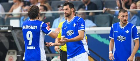 Fraser Hornby, Luca Pfeiffer und Filip Stojilkovic vom SV Darmstadt 98