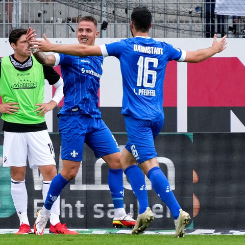 Philip Tietz (l.) und Luca Pfeiffer von Darmstadt 98. 