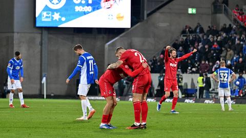 Die Kölner bejubeln den 1:0-Sieg in Darmstadt