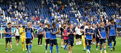 Trotz starken Starts: Darmstadt 98 wehrt Favoritenrolle ab.