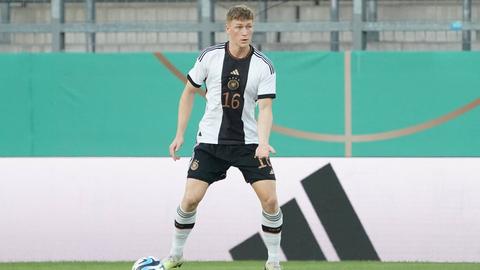 Clemens Riedel bei seinem ersten Spiel für die deutsche U21