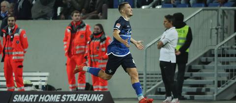 Filip Stojilkovic jubelt nach seinem Tor gegen Kaiserslautern.