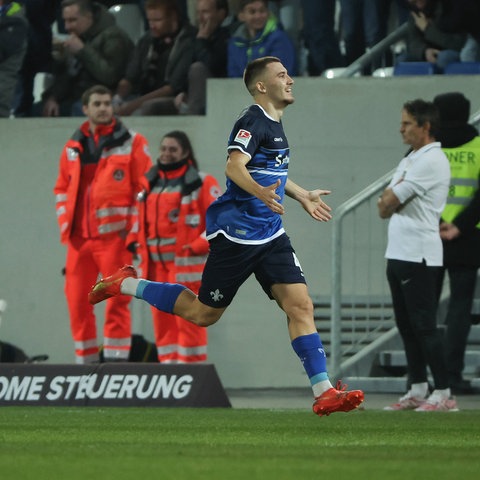 Filip Stojilkovic jubelt nach seinem Tor gegen Kaiserslautern.