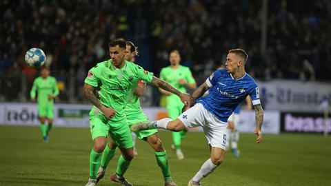 Der SV Darmstadt 98 hat eine schwierige Nuss gegen Sandhausen zu knacken.
