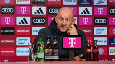 Darmstadts Trainer Torsten Lieberknecht auf der Pressekonferenz nach dem Auswärtsspiel bei Bayern München.