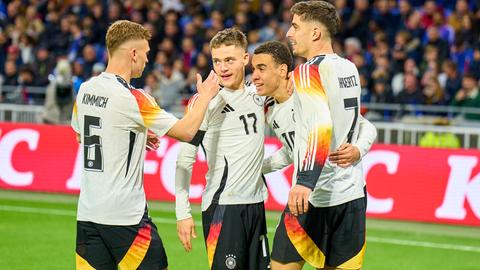 Die DFB-Elf jubelt im Test gegen Frankreich