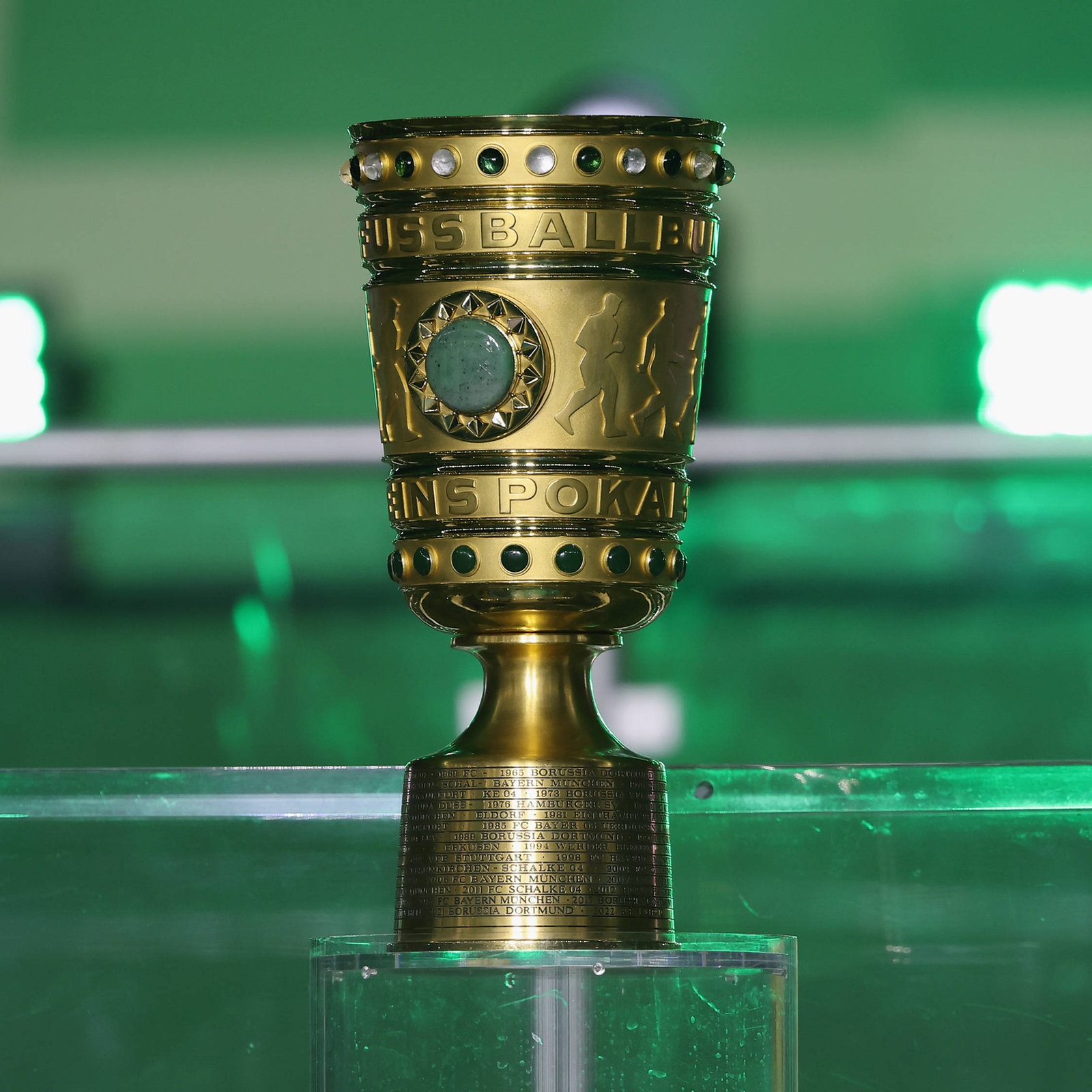 DFB-Pokal-Auslosung Eintracht Frankfurt im Achtelfinale gegen Saarbrücken hessenschau.de Eintracht Frankfurt