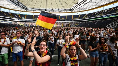Deutsche Fans beim Public Viewing Commerzbank-Arena