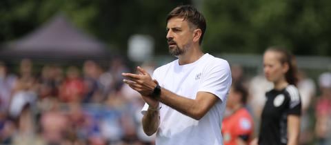 Niko Arnautis, Trainer der Eintracht Frankfurt Frauen