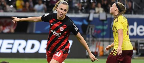 Laura Freigang von den Eintracht-Frauen jubelt