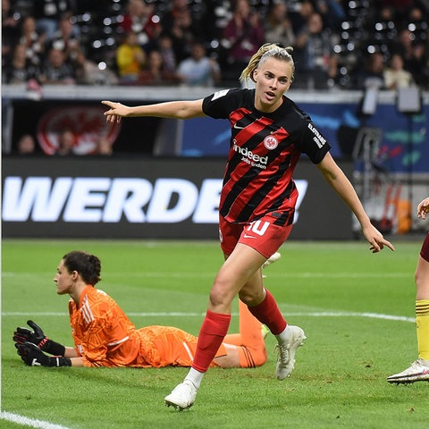 Laura Freigang von den Eintracht-Frauen jubelt