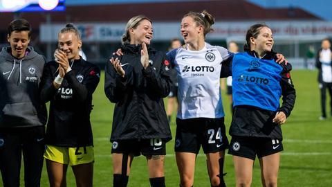 Freude bei den Eintracht Frankfurt Frauen nach dem Spiel gegen Fortuna Hjörring