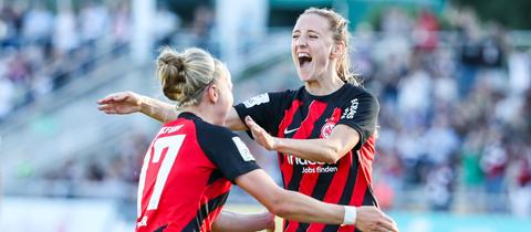 Lara Prasnikar feiert ihren Treffer gegen Slovácko.