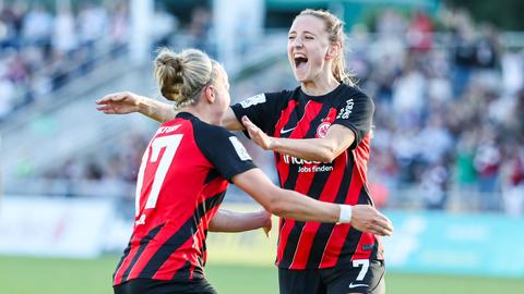 Lara Prasnikar feiert ihren Treffer gegen Slovácko.