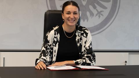 Eintracht-Spielerin Barbara Dunst hat ihren Vertrag vorzeitig verlängert.