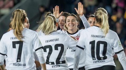 Eintracht Frankfurt Frauen feiern