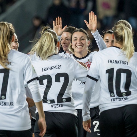 Eintracht Frankfurt Frauen feiern