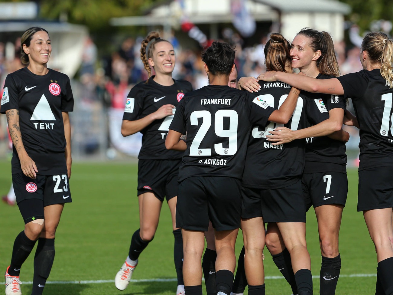 Frauen-Bundesliga Eintracht Frankfurt Frauen holen ersten Sieg gegen Leipzig hessenschau.de Eintracht Frankfurt Frauen
