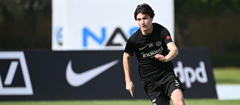 Paxten Aaronson im Eintracht-Training