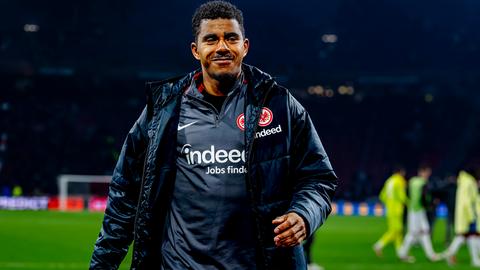 Ansgar Knauff schaut zufrieden aus nach dem Sieg gegen Ajax