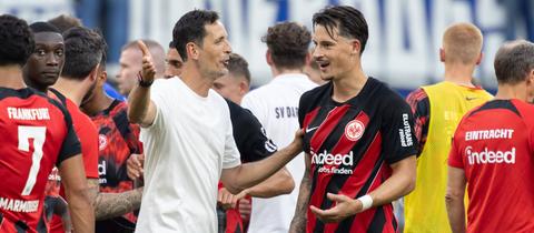Dino Toppmöller und Robin Koch nach dem Sieg gegen Darmstadt