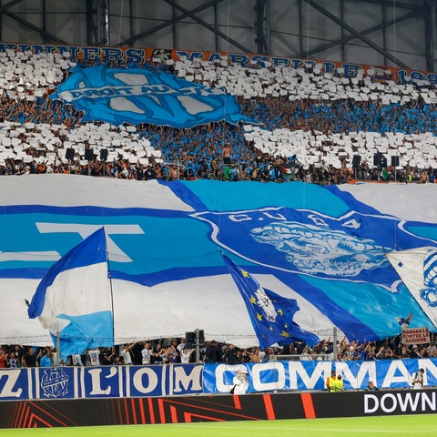 Eine Chroreografie der Fans von Olympique Marseille