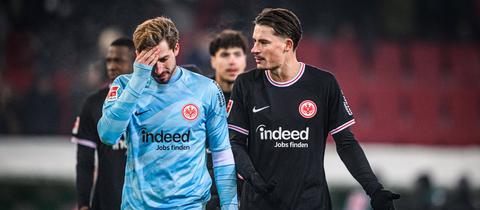 Kevin Trapp und Robin Koch nach der Eintracht-Niederlage in Augsburg