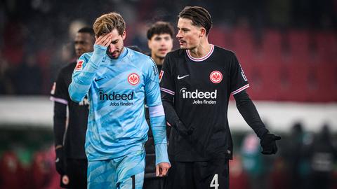 Kevin Trapp und Robin Koch nach der Eintracht-Niederlage in Augsburg