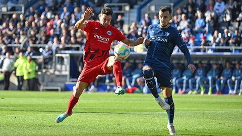 Lucas Alario gegen Erhan Masovic vom VfL Bochum