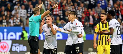 Eintracht-Proteste bei Schiedsrichter Sascha Stegemann