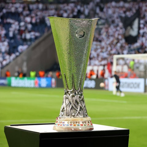 Der Europa-League-Pokal im Frankfurter Stadion