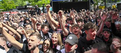 Eintracht-Fans auf dem Breitscheidplatz