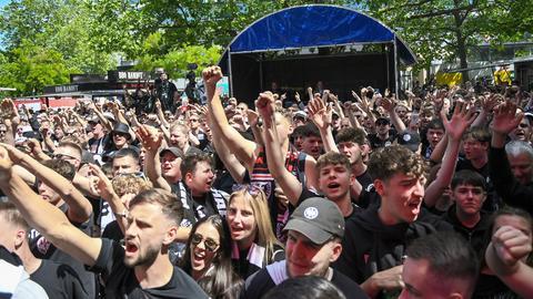 Eintracht-Fans auf dem Breitscheidplatz