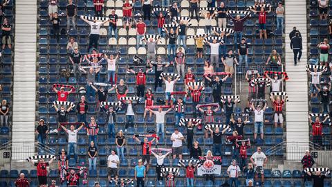 Fans von Eintracht Frankfurt gegen Bielefeld