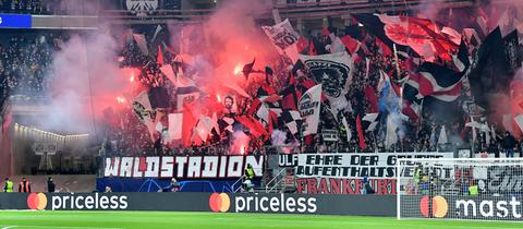 Eintracht-Fans im Spiel gegen Neapel