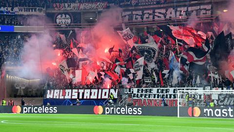 Eintracht-Fans im Spiel gegen Neapel