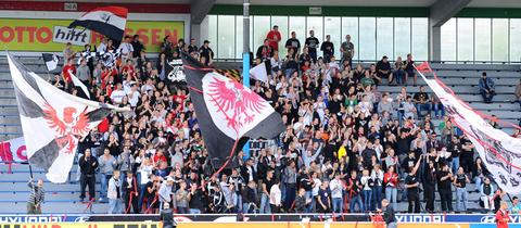 Die Eintrachtfans dürfen auf eine Einführung einer zweiten Mannschaft hoffen.