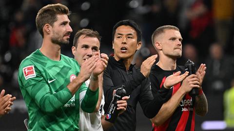 Die Eintracht-Spieler um Kevin Trapp (links) nach dem Spiel gegen Freiburg