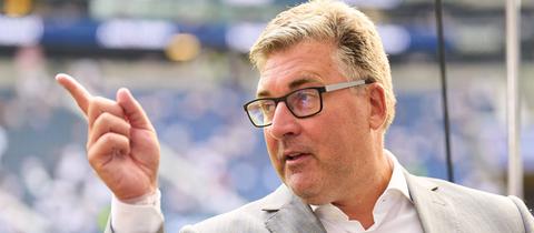 Eintracht-Vorstandssprecher Axel Hellmann ordnet die Lage ein.