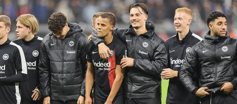 Strahlende Gesichter bei den Eintracht-Spielern nach Abpfiff