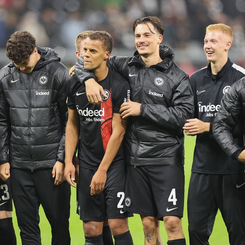 Strahlende Gesichter bei den Eintracht-Spielern nach Abpfiff