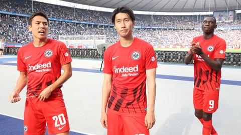 Enttäuschung bei Makoto Hasebe, Daichi Kamada und Randal Kolo Muani nach Abpfiff