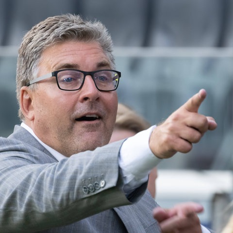 Eintracht-Vorstandssprecher Axel Hellmann blickt gespannt nach vorne.
