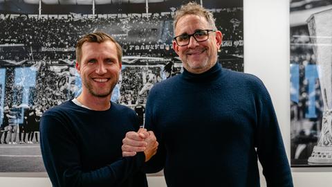 Eintracht-Sportvorstand Markus Krösche mit Talente-Chef Alexander Richter (rechts).