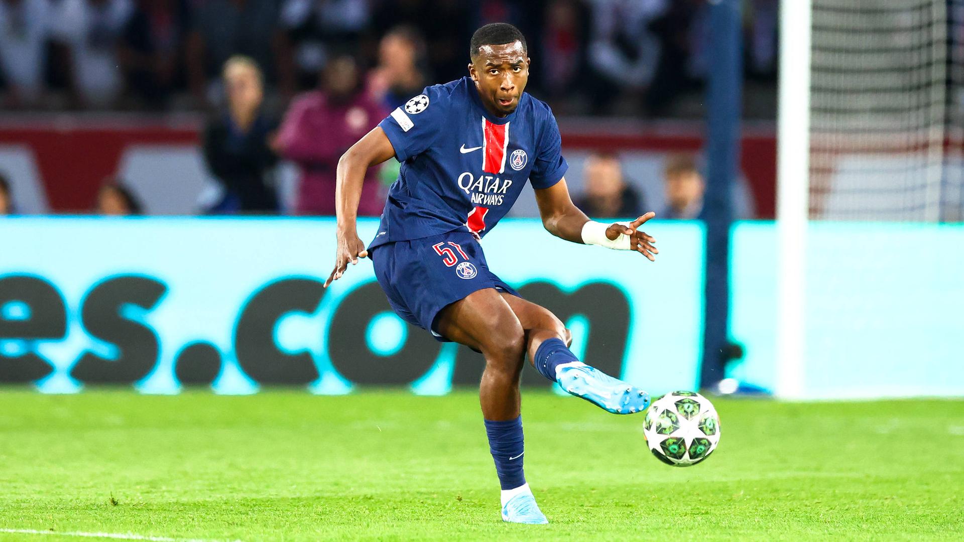 darum-dr-ckt-die-eintracht-im-champions-league-finale-paris-saint-germain-die-daumen