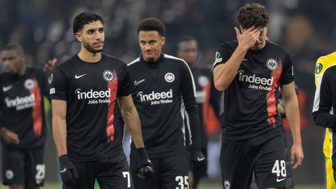 Enttäuschung bei den Eintracht-Spielern nach dem Spiel gegen PAOK