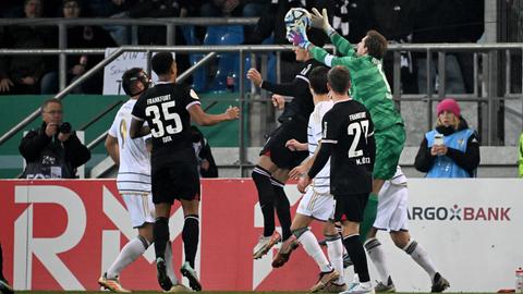 Szene aus der Partie Eintracht gegen Saabrücken